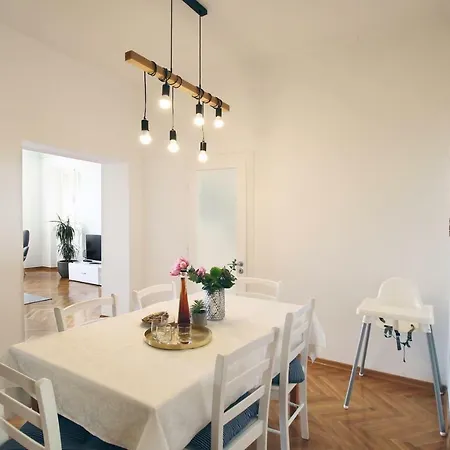 Figurin Apartment